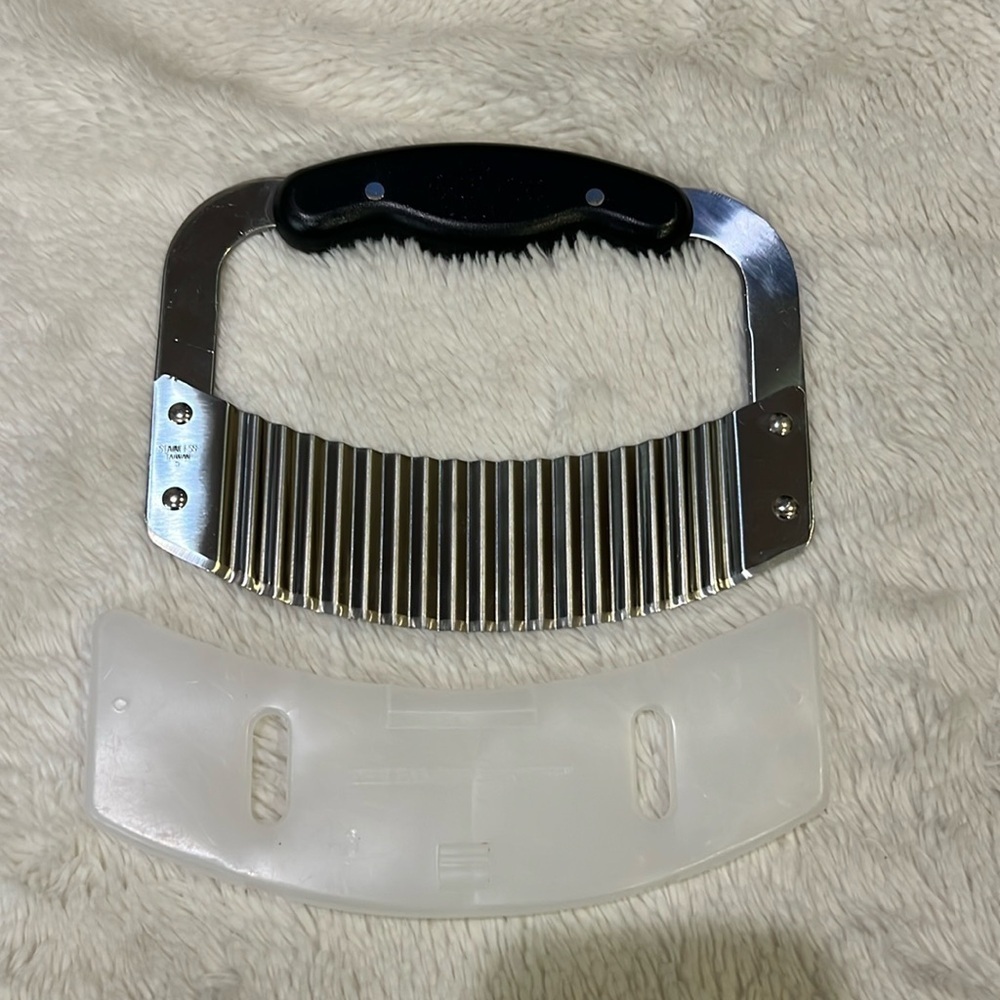 Pampered Chef Crinkle Cutter #1089 Curved Edge Stainless Steel Cover Fancy 1089